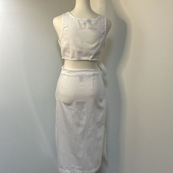 Forever 21 two piece cotton dress.  Ties at the middle to connect.  Size Small. - Picture 3 of 7